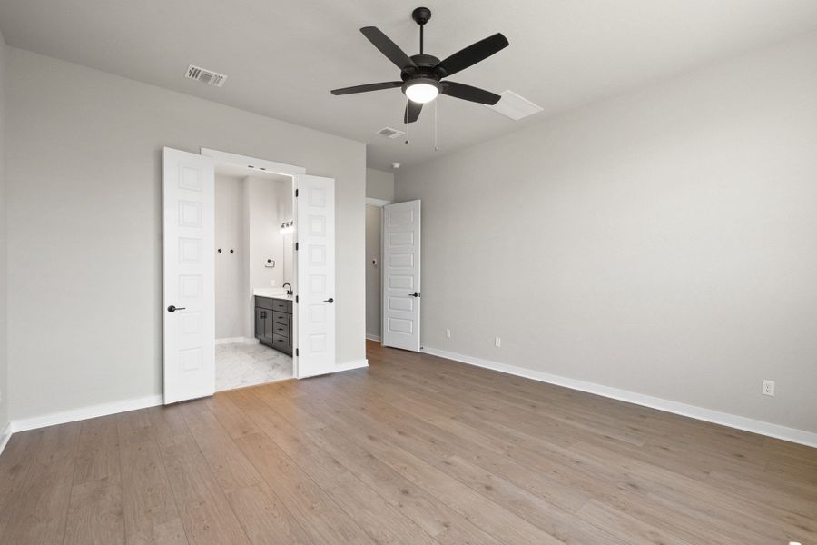 Spacious, unfurnished interior of a new home in Lariat, Liberty Hill (Image 41).