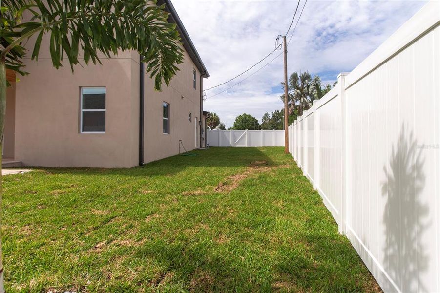 Exterior details and patio area of a home in , Tampa (Image 47).