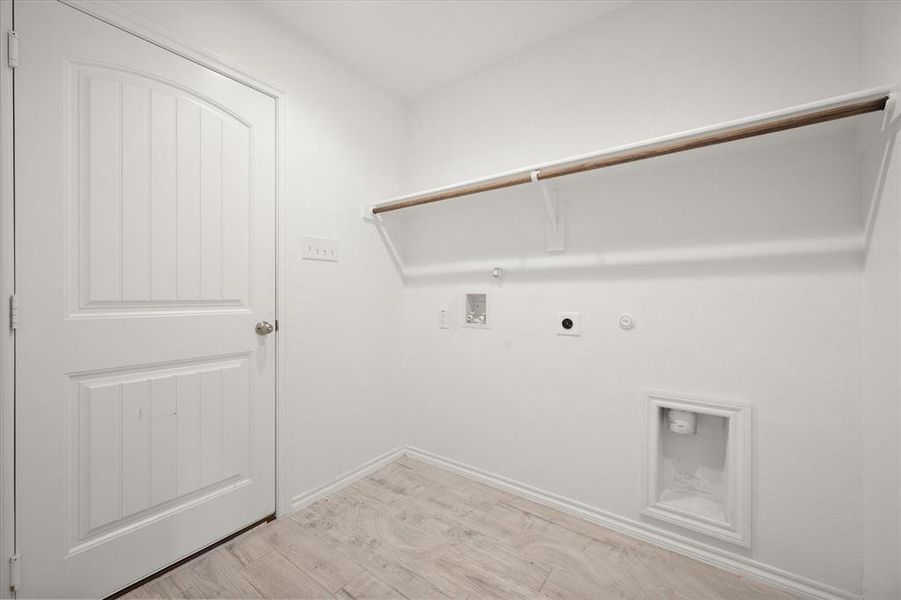 Spacious, unfurnished interior of a new home in , Fort Worth (Image 26).