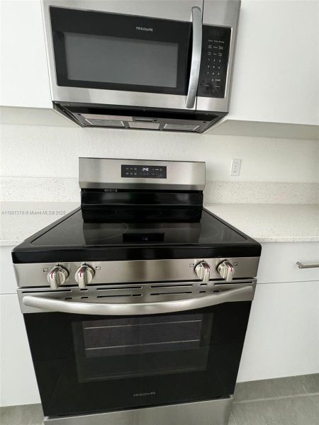 Close-up of interior finishes inside a home in , Pembroke Pines (Image 4).
