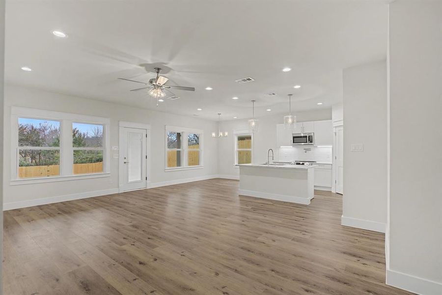Spacious, unfurnished interior of a new home in , Dallas (Image 17).