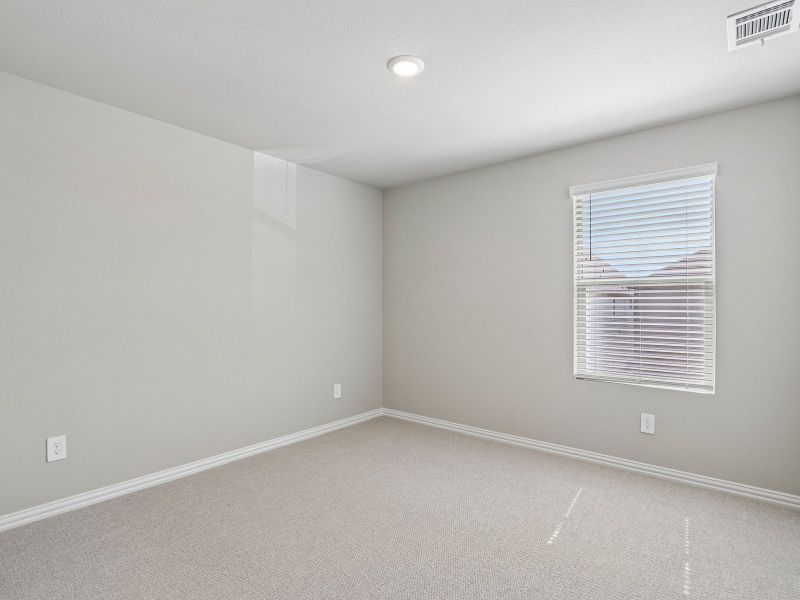 Spacious, unfurnished interior of a new home in Oak Ridge Park, Corinth (Image 20).