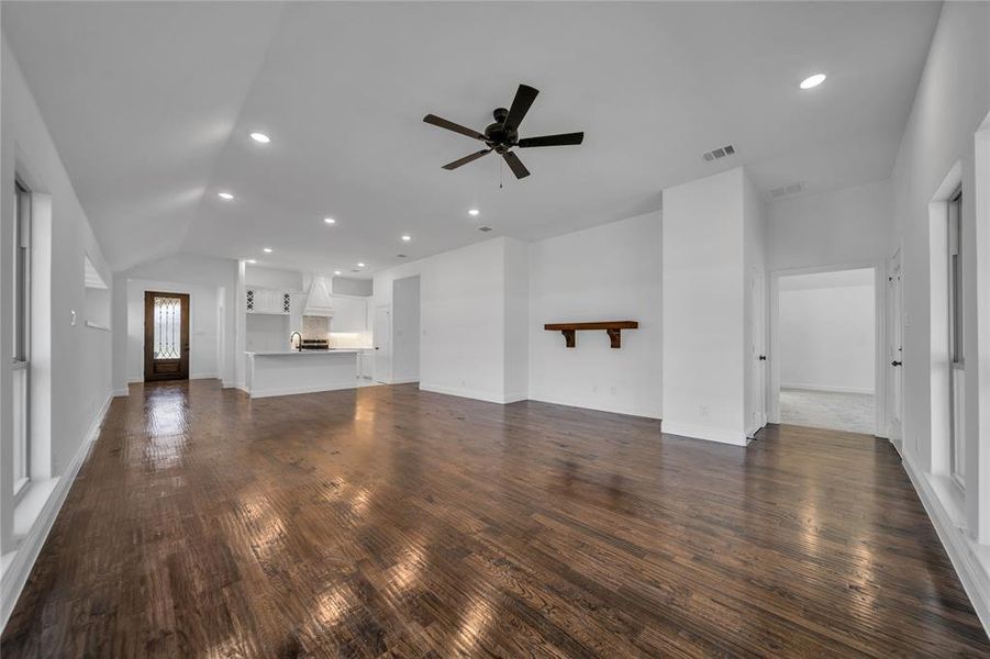 Spacious, unfurnished interior of a new home in , Terrell (Image 11).