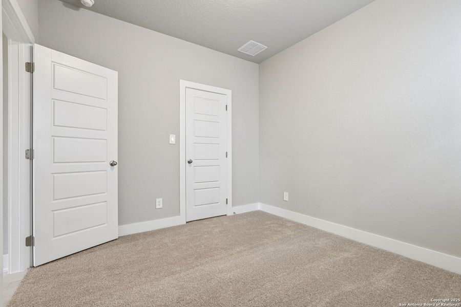 Spacious, unfurnished interior of a new home in Legendary Trails - Premier Series, Cibolo (Image 39).