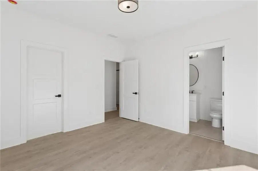 Spacious, unfurnished interior of a new home in , Atlanta (Image 31).
