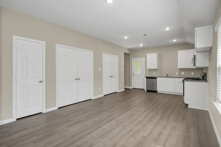 Spacious, unfurnished interior of a new home in , Cleveland (Image 8).