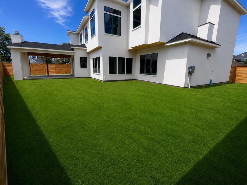 Large Back Yard. Plenty room for a pool Photos are enhanced.