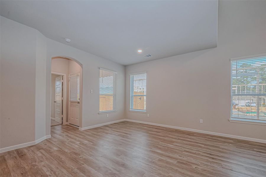 Spacious, unfurnished interior of a new home in Sunterra, Katy (Image 14). Spacious, unfurnished interior of a new home in Sunterra, Katy (Image 14).