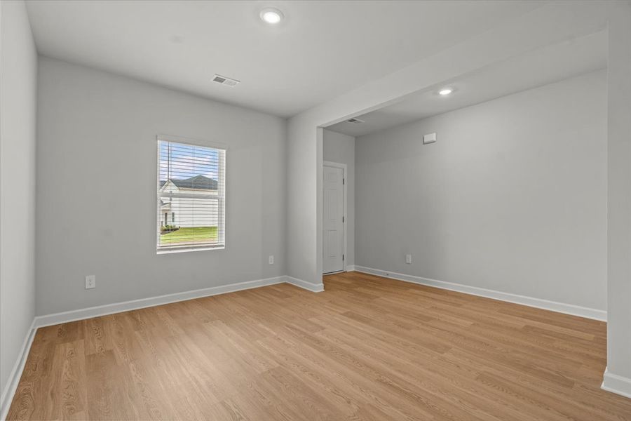 Spacious, unfurnished interior of a new home in Chatham Forest, Duncan (Image 17).