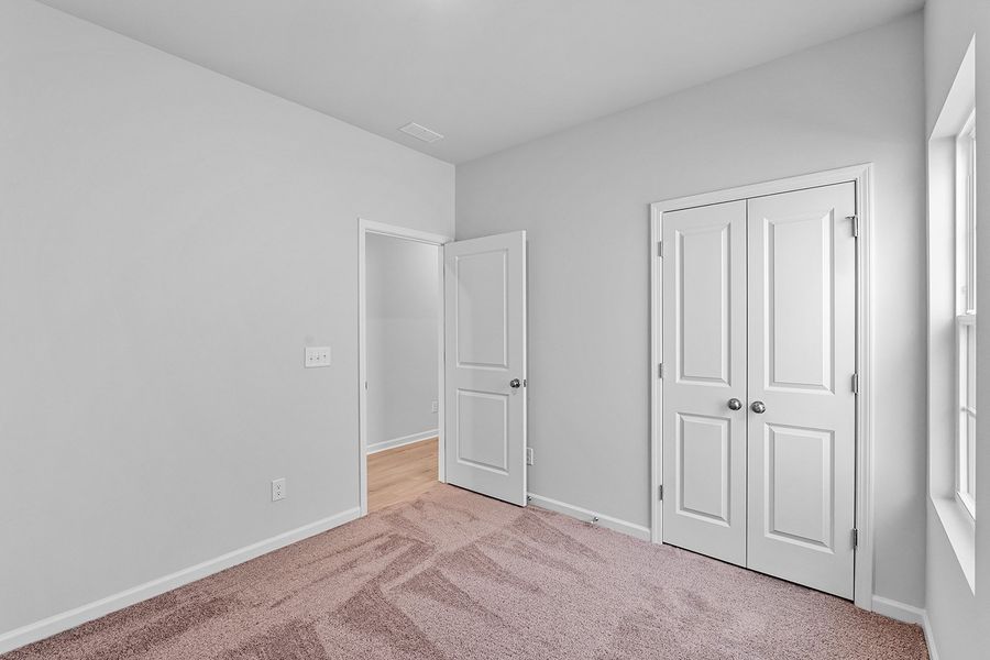 Spacious, unfurnished interior of a new home in Fieldstone, Lexington (Image 30).