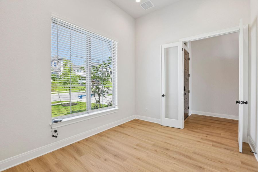 Spacious, unfurnished interior of a new home in 6 Creeks, Kyle (Image 21).