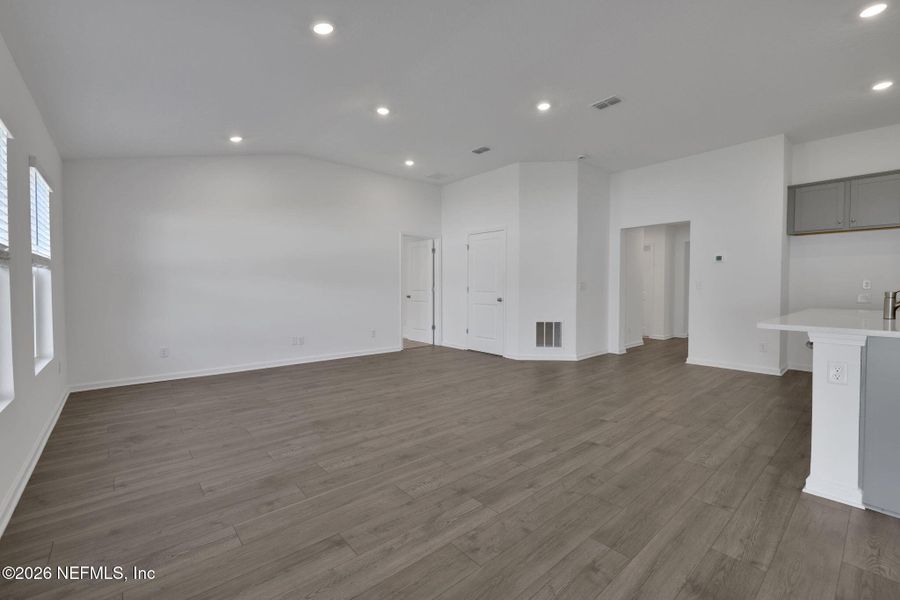 Spacious, unfurnished interior of a new home in Wilford Oaks, Orange Park (Image 21).