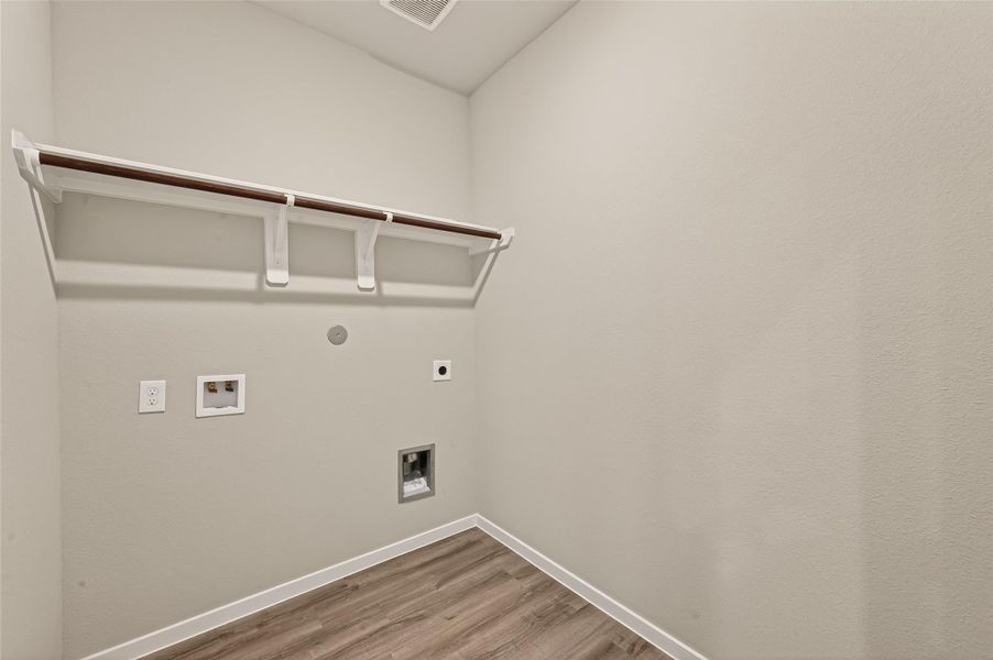 Spacious, unfurnished interior of a new home in Sunterra, Katy (Image 21).