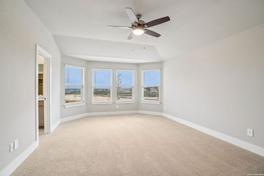 Spacious, unfurnished interior of a new home in Lark Canyon, New Braunfels (Image 18).