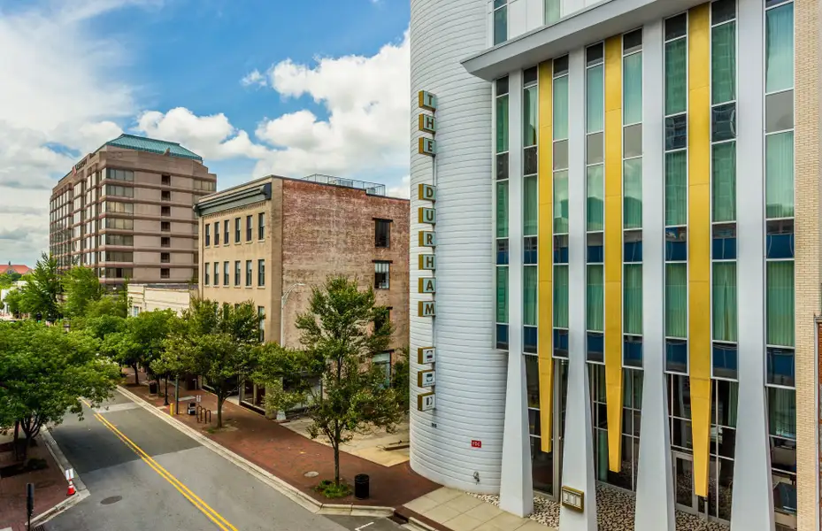 Condo located in Durham, NC showcasing its design and architecture (Image 3).
