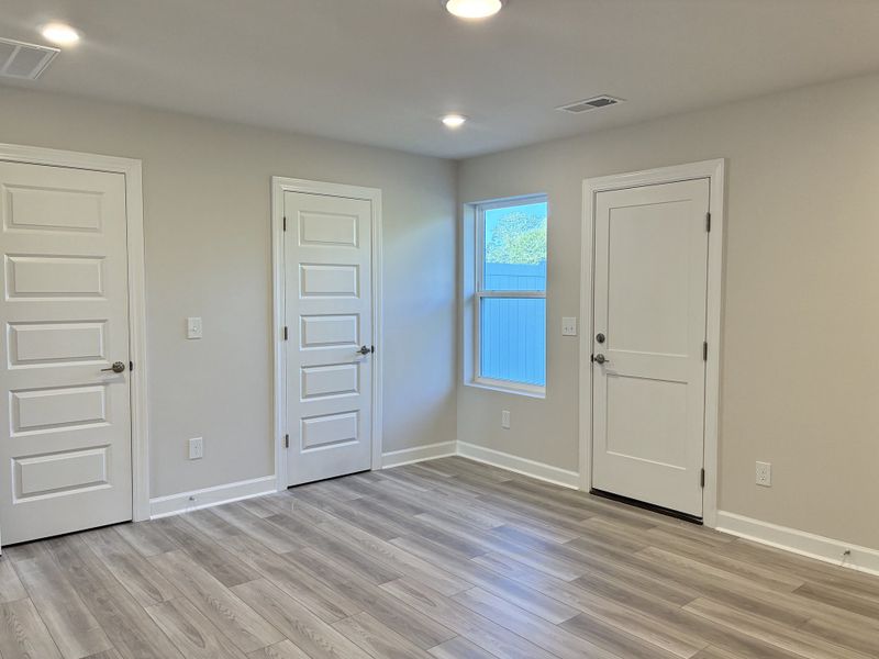 Spacious, unfurnished interior of a new home in Holly View, Greenville (Image 17).