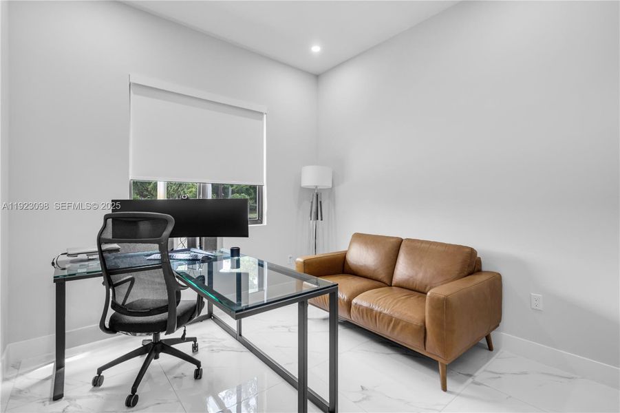 Furnished interior view inside a new home in , Hialeah (Image 7).