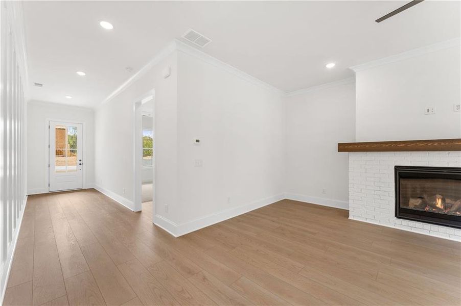 Spacious, unfurnished interior of a new home in Linden Grove, Powder Springs (Image 15).