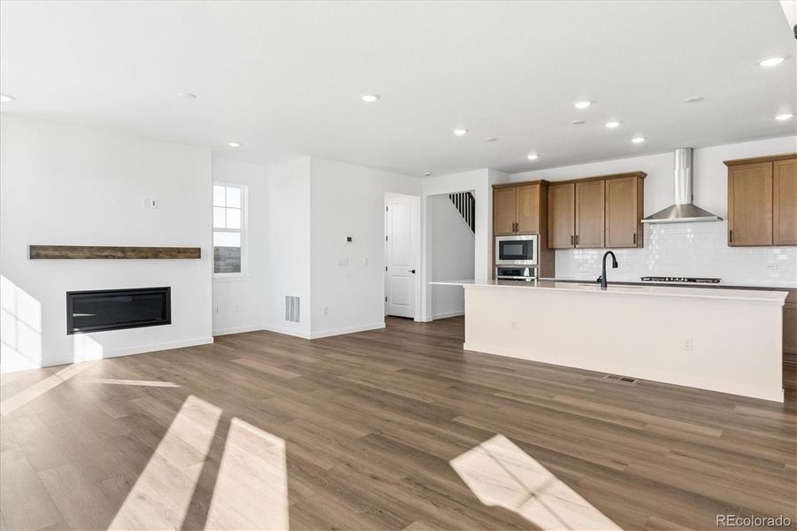 Spacious, unfurnished interior of a new home in The Summit at Meridian, Englewood (Image 15).