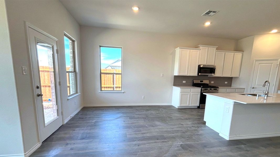 Spacious, unfurnished interior of a new home in Lakewood Trails, Forney (Image 12). Spacious, unfurnished interior of a new home in Lakewood Trails, Forney (Image 12).