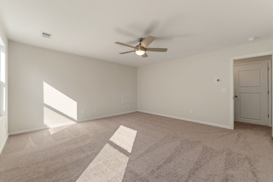Spacious, unfurnished interior of a new home in Landmark Commons, Boiling Springs (Image 24).