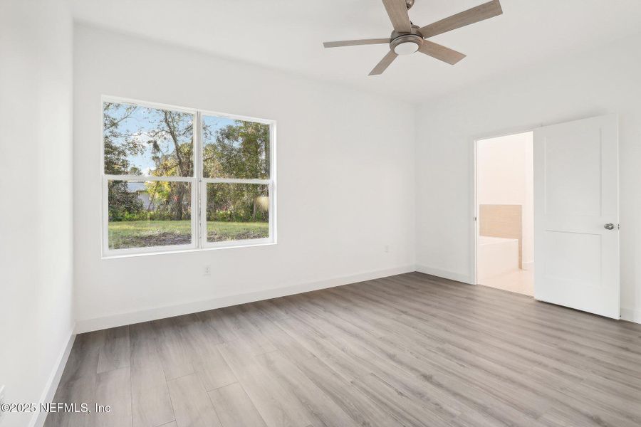 Spacious, unfurnished interior of a new home in , Deland (Image 12).