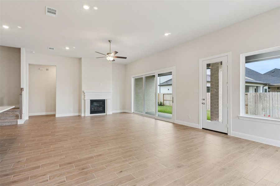 Spacious, unfurnished interior of a new home in Sienna 65', Missouri City (Image 26).