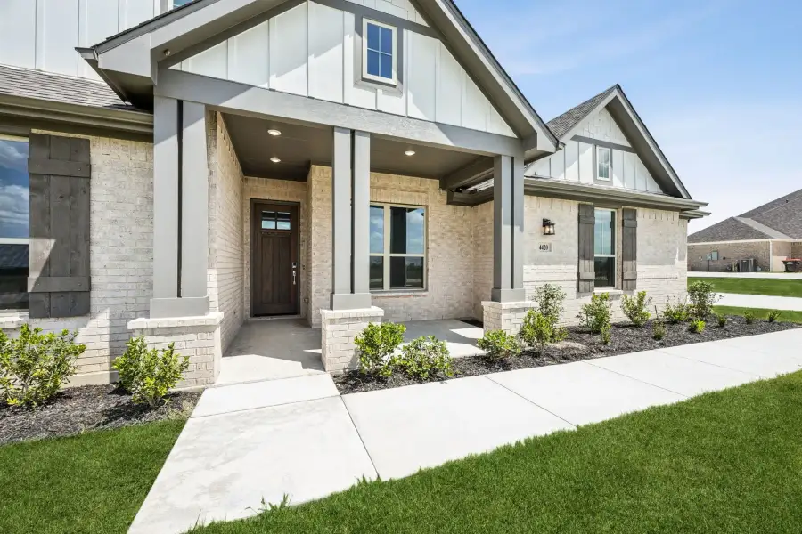 Representative exterior details of a home built from the Verona by Centre Living Homes in Ellis Ranch Estates, Waxahachie (Image 3).