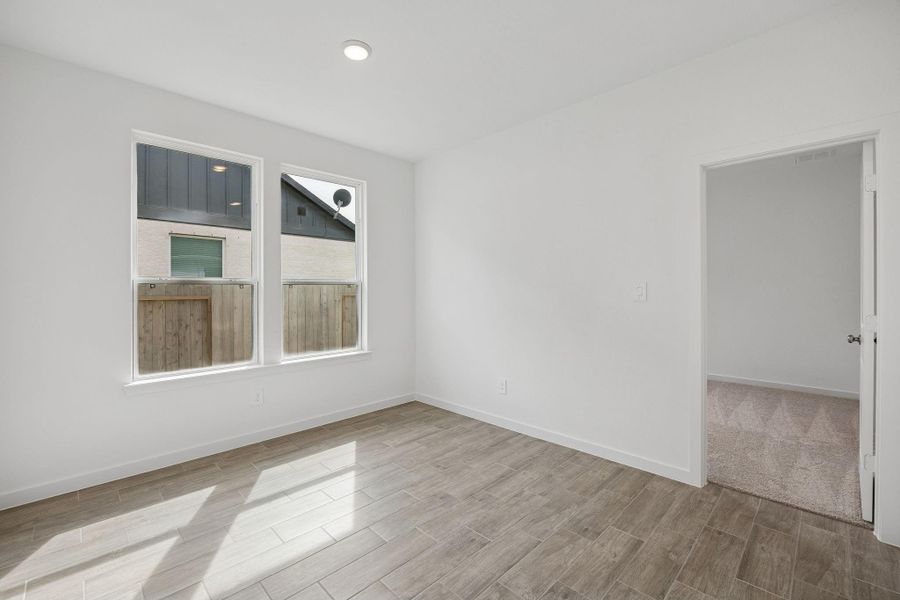 Spacious, unfurnished interior of a new home in Montgomery Bend, Montgomery (Image 14).