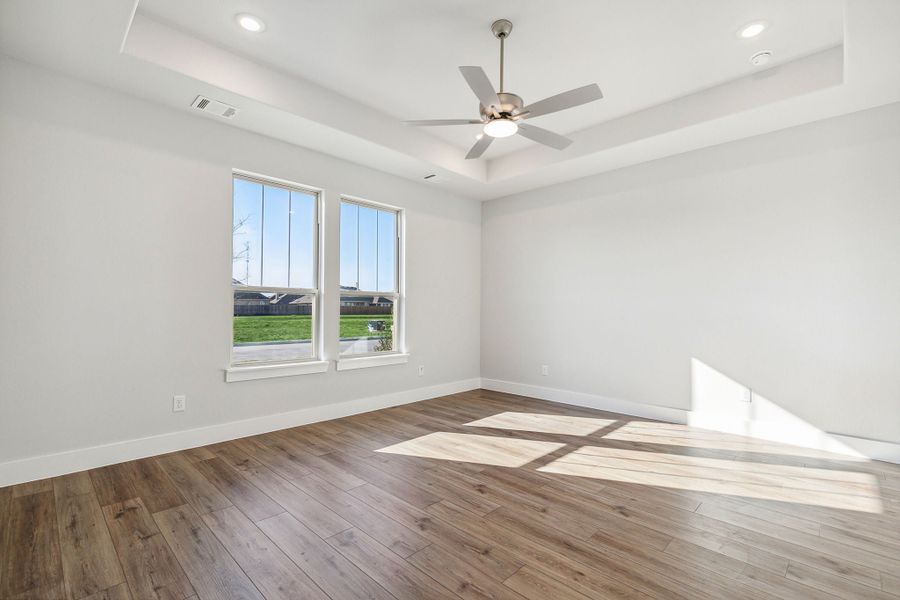 Spacious, unfurnished interior of a new home in Dove Hollow, Waxahachie (Image 22).
