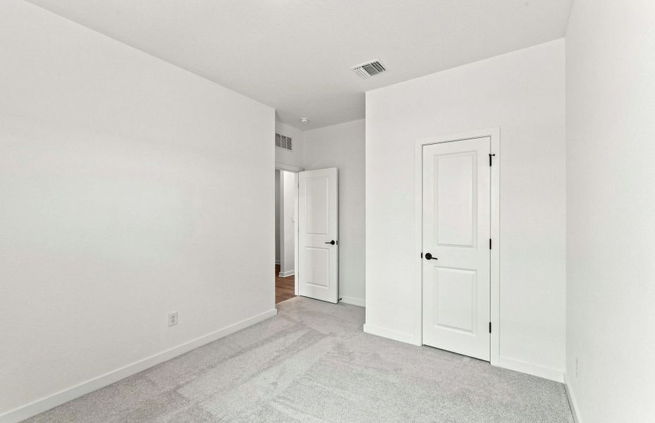 Representative unfurnished interior of a home built from the Elliott by Pulte Homes in West Cypress Hills, Spicewood (Image 33).