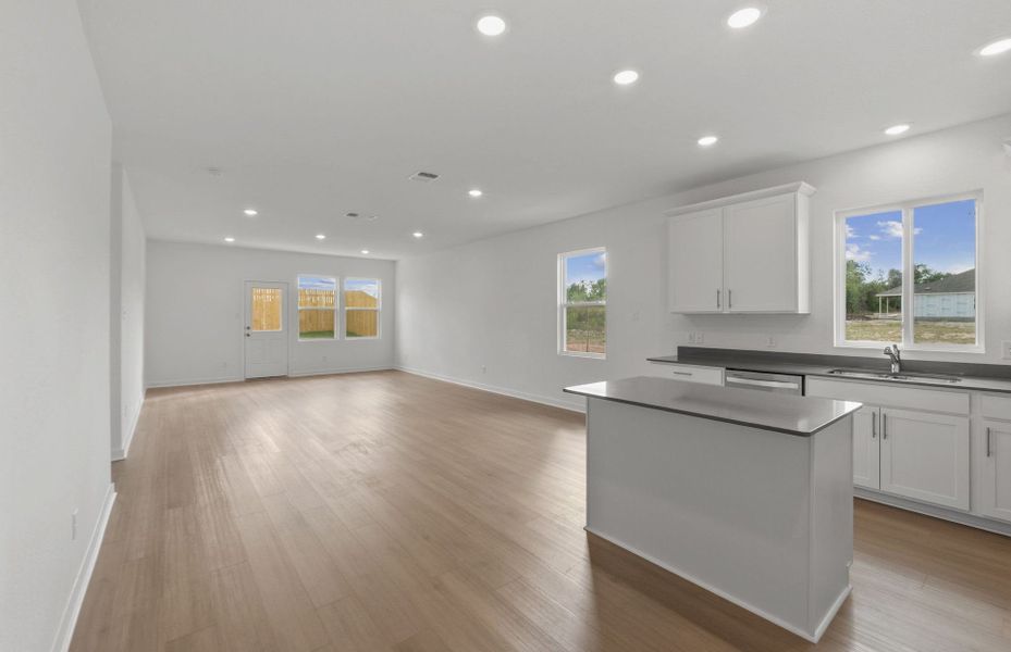 Spacious, unfurnished interior of a new home in County View, Temple (Image 26).