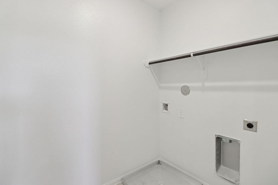 Spacious, unfurnished interior of a new home in Kemah Crossing - Luxe Series, Kemah (Image 27).