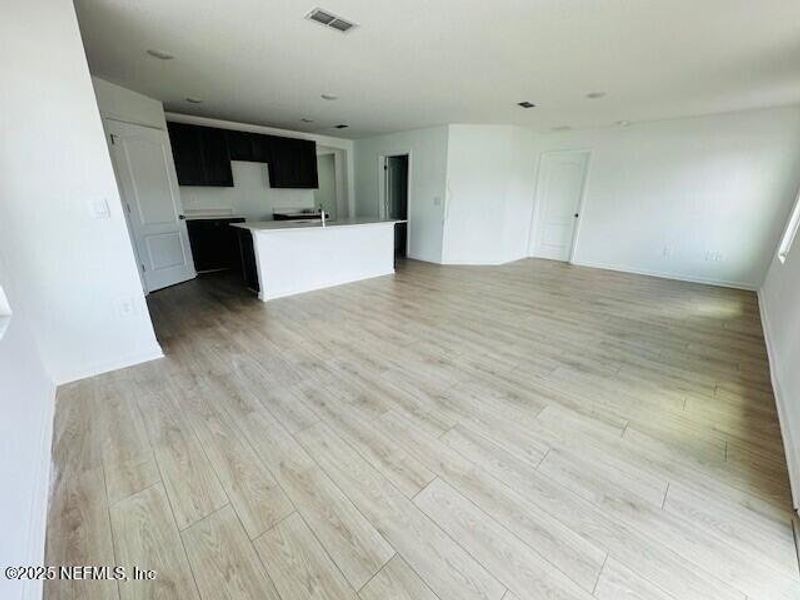 Spacious, unfurnished interior of a new home in Rookery, Green Cove Springs (Image 21).
