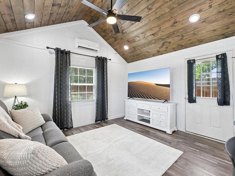 Furnished interior view inside a new home in , Bacliff (Image 14).