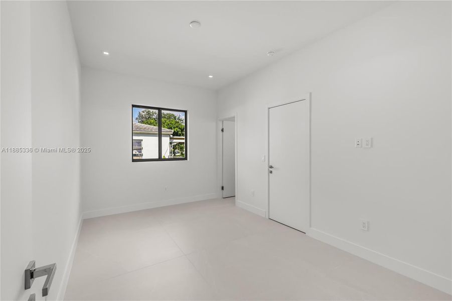 Spacious, unfurnished interior of a new home in , Miami Shores (Image 20).