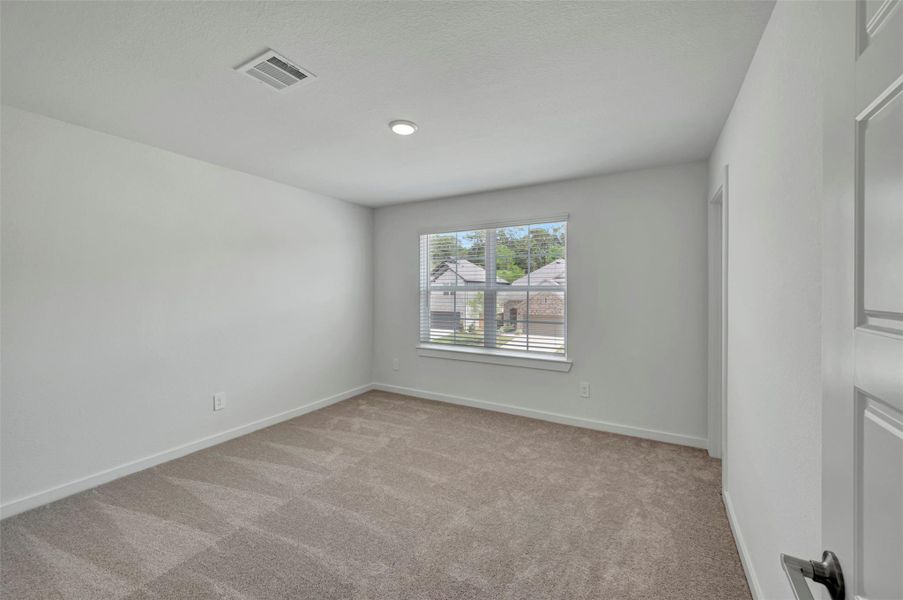 Spacious, unfurnished interior of a new home in Sorella, Tomball (Image 14).