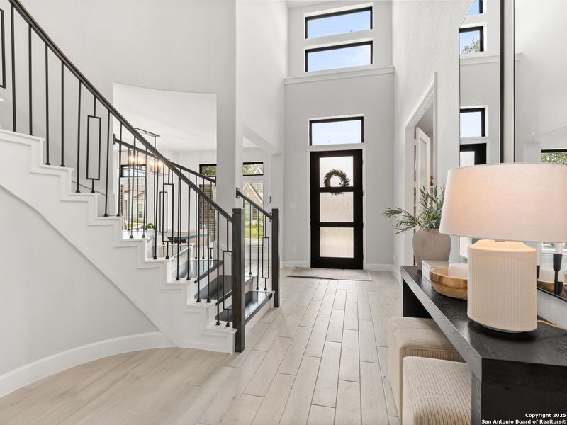 Spacious, unfurnished interior of a new home in Balcones Creek 70', Boerne (Image 18). Spacious, unfurnished interior of a new home in Balcones Creek 70', Boerne (Image 18).