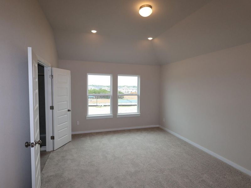Spacious, unfurnished interior of a new home in Heritage, Dripping Springs (Image 7).