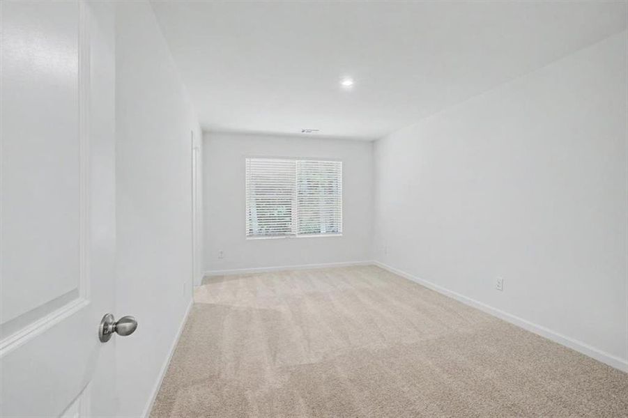 Spacious, unfurnished interior of a new home in Sawmill Creek, Mableton (Image 20).