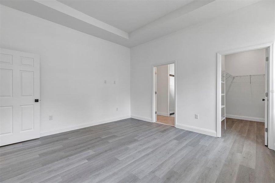 Spacious, unfurnished interior of a new home in , Deland (Image 31).