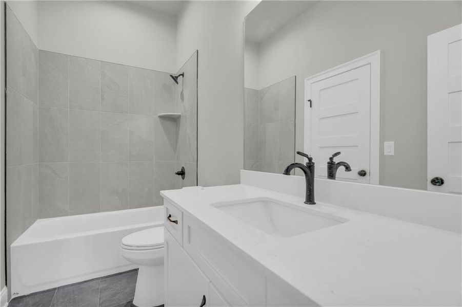 Furnished interior view inside a new home in , Gainesville (Image 13).