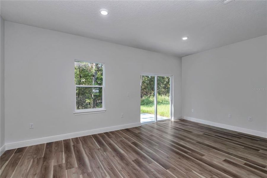 Spacious, unfurnished interior of a new home in , Dunnellon (Image 19).