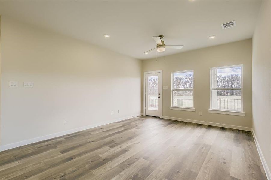 Spacious, unfurnished interior of a new home in Ambergrove, Royse City (Image 13).
