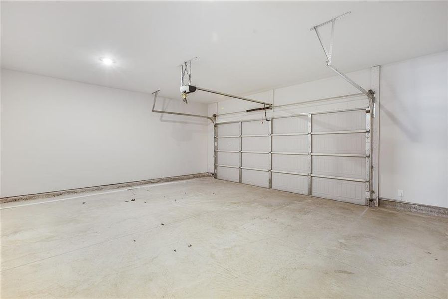 Spacious, unfurnished interior of a new home in , Conyers (Image 21).