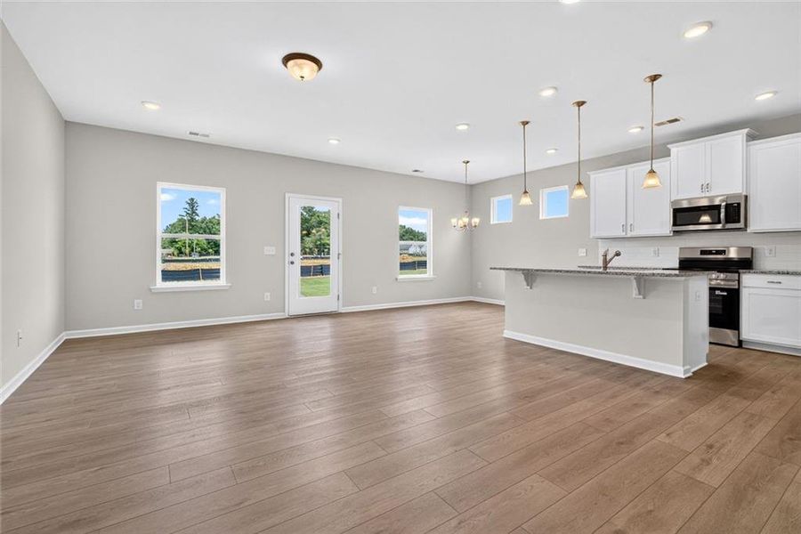 Spacious, unfurnished interior of a new home in Southbend, Rome (Image 33).
