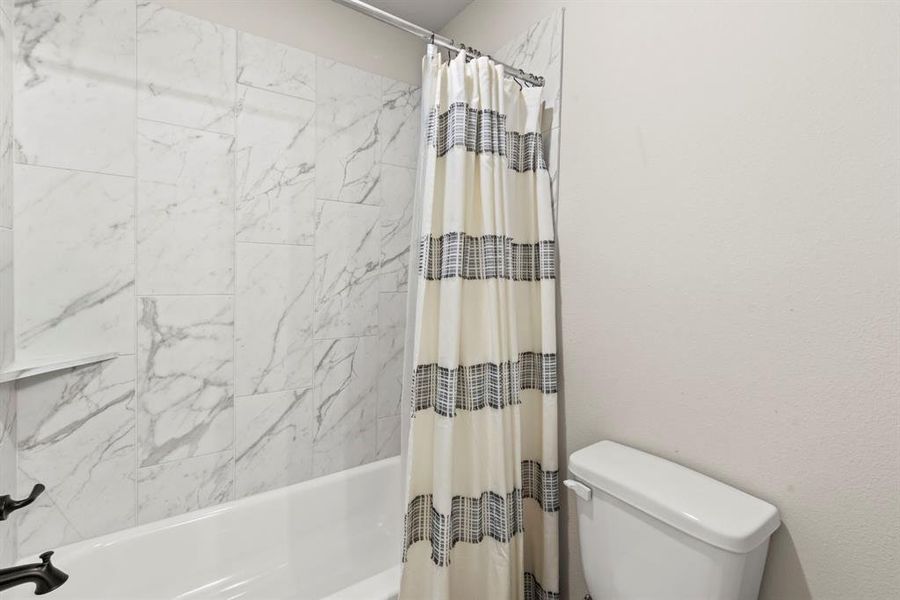 Furnished interior in a model home at Lago Mar – 50' in Texas City (Image 19). Furnished interior in a model home at Lago Mar – 50' in Texas City (Image 19).