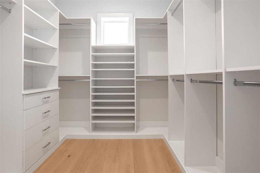 Spacious, unfurnished interior of a new home in , Tampa (Image 44).