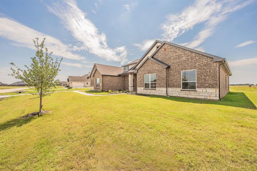 Image 38 of a home in Matthews Farms.