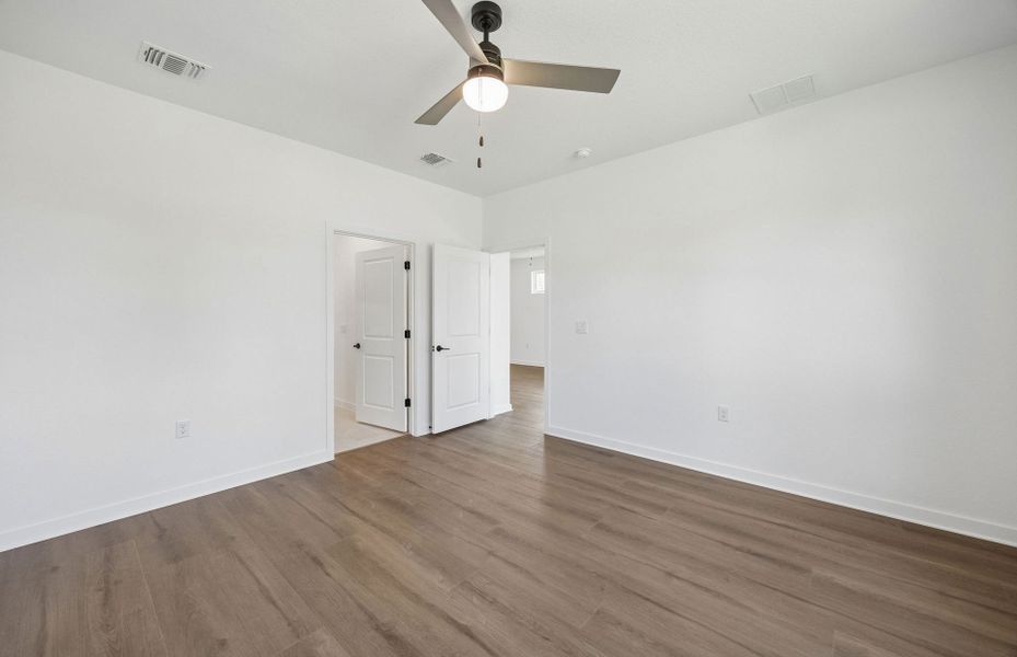 Spacious, unfurnished interior of a new home in Sun City Texas, Georgetown (Image 16).